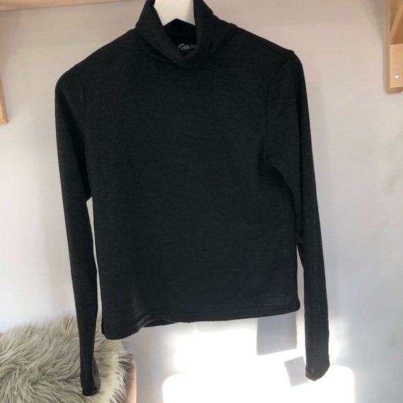 ZARA Black long sleeve turtleneck. - Picture 3 of 5